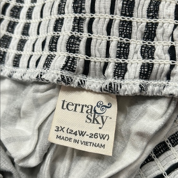 B2540- TS Convertible Smocked Skirt Dress Riviera Stripe Silver 3X (24W–26W) NWT - Picture 4 of 9